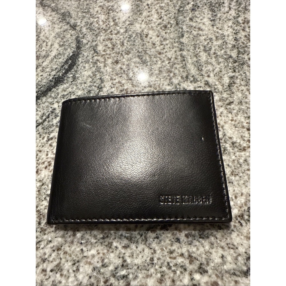 Steve Madden Men's Bi‎ - Fold Black Leather Wallet With Flip ID RFID Card Holder